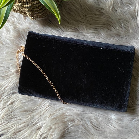 SOLD 🛒 Embroidered Velvet Purse - Picture 6 of 9